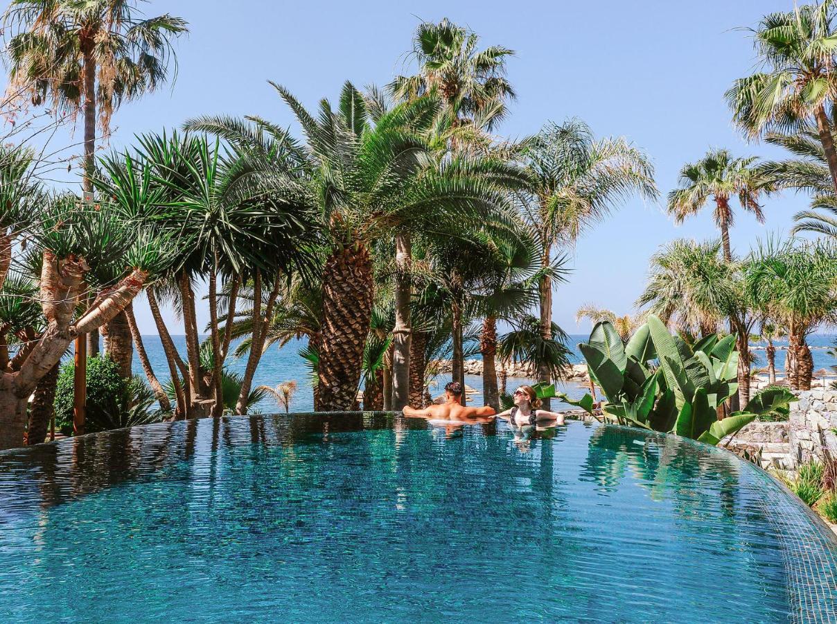 アマタス ビーチ ホテル リマソル リマソール エクステリア 写真 Infinity pool at the Grand Palladium Hotel, Rhodes, Greece