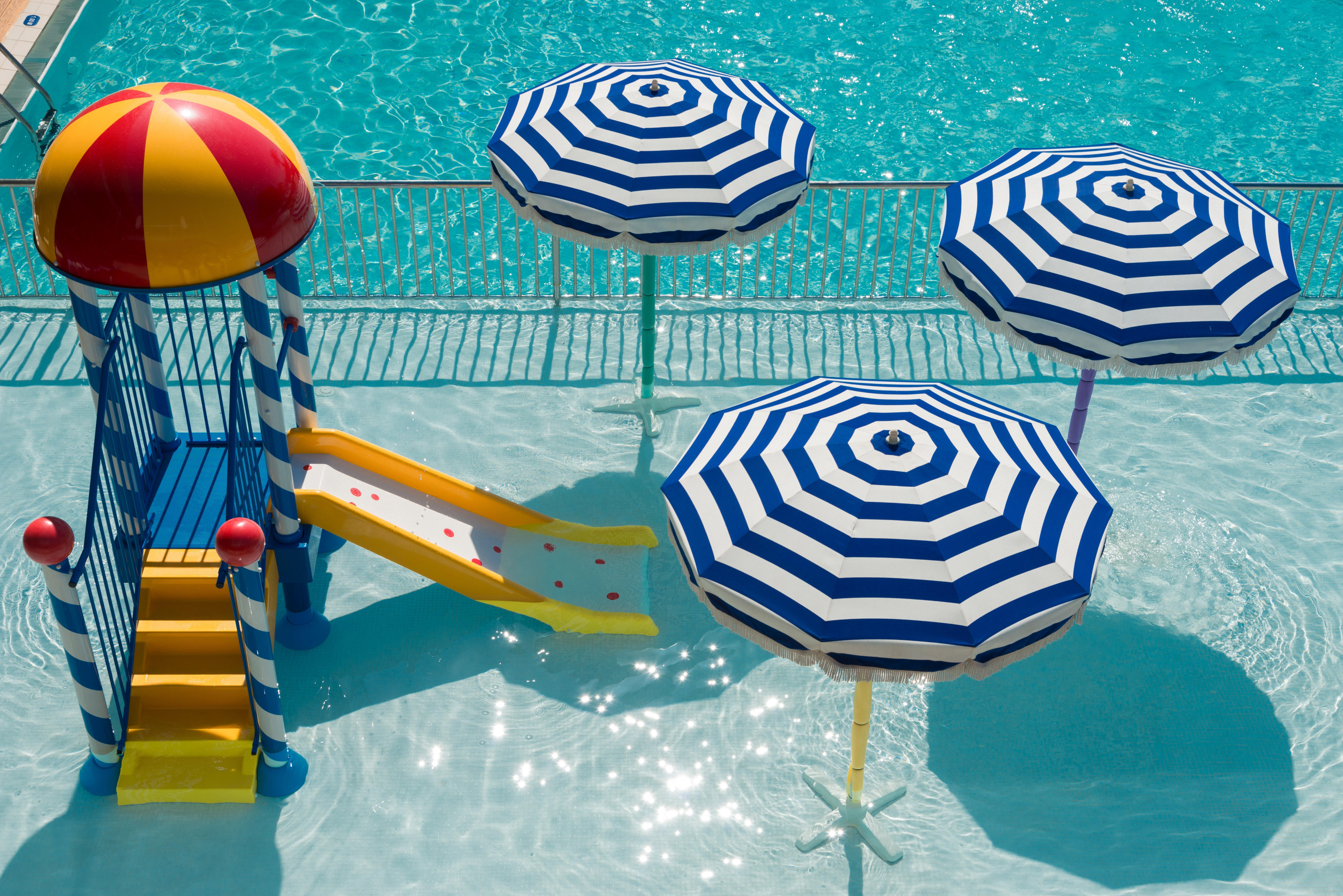 アマタス ビーチ ホテル リマソル リマソール エクステリア 写真 A pool umbrella