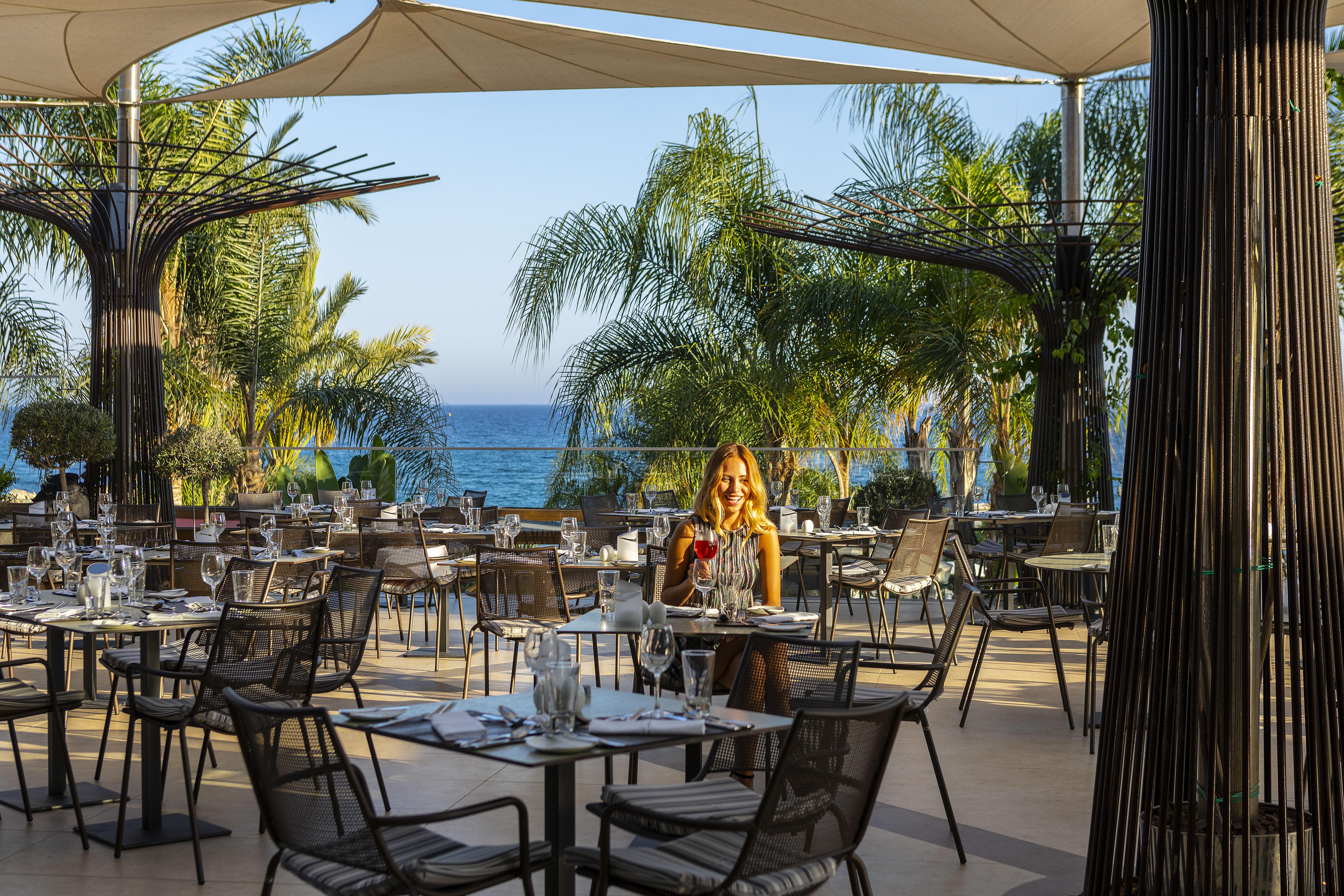 アマタス ビーチ ホテル リマソル リマソール エクステリア 写真 The restaurant at the Hotel Eden Roc Cap Cana